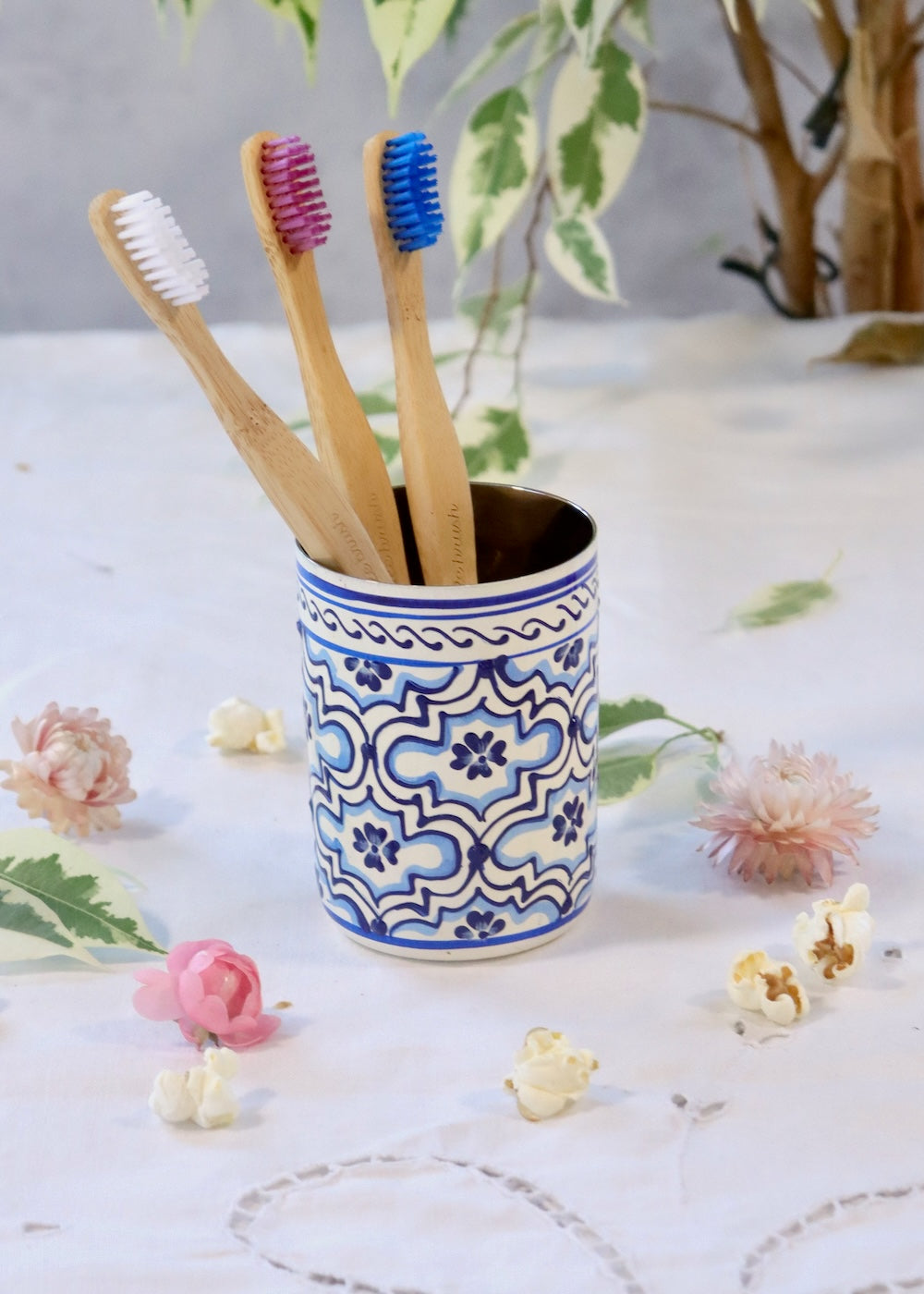 Brush Pot - Retro White & Blue