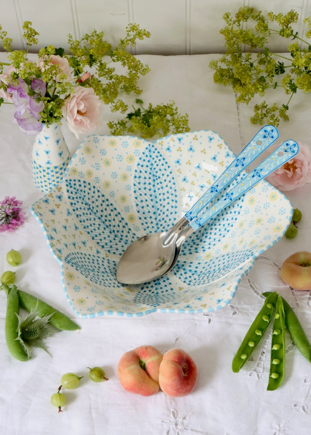 Balfour Salad Bowl White Blue