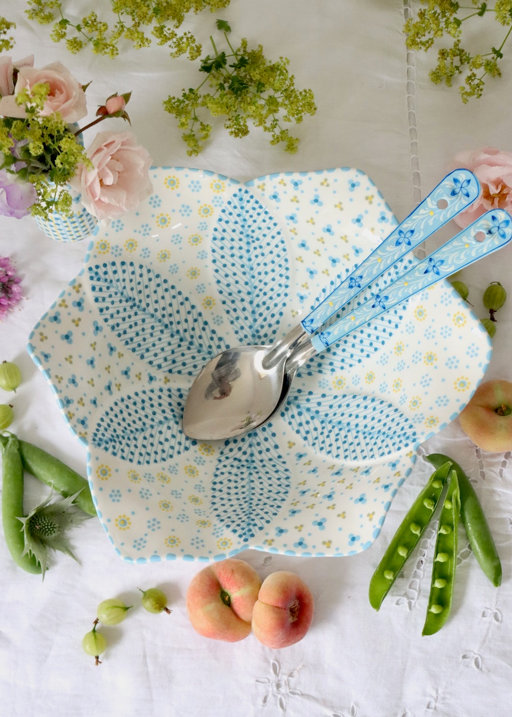 Balfour Salad Bowl White Blue