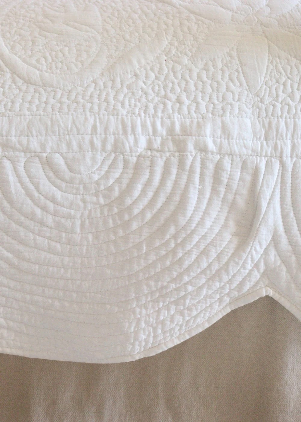 Scalloped White Tip Top Quilts 3 Sizes Available