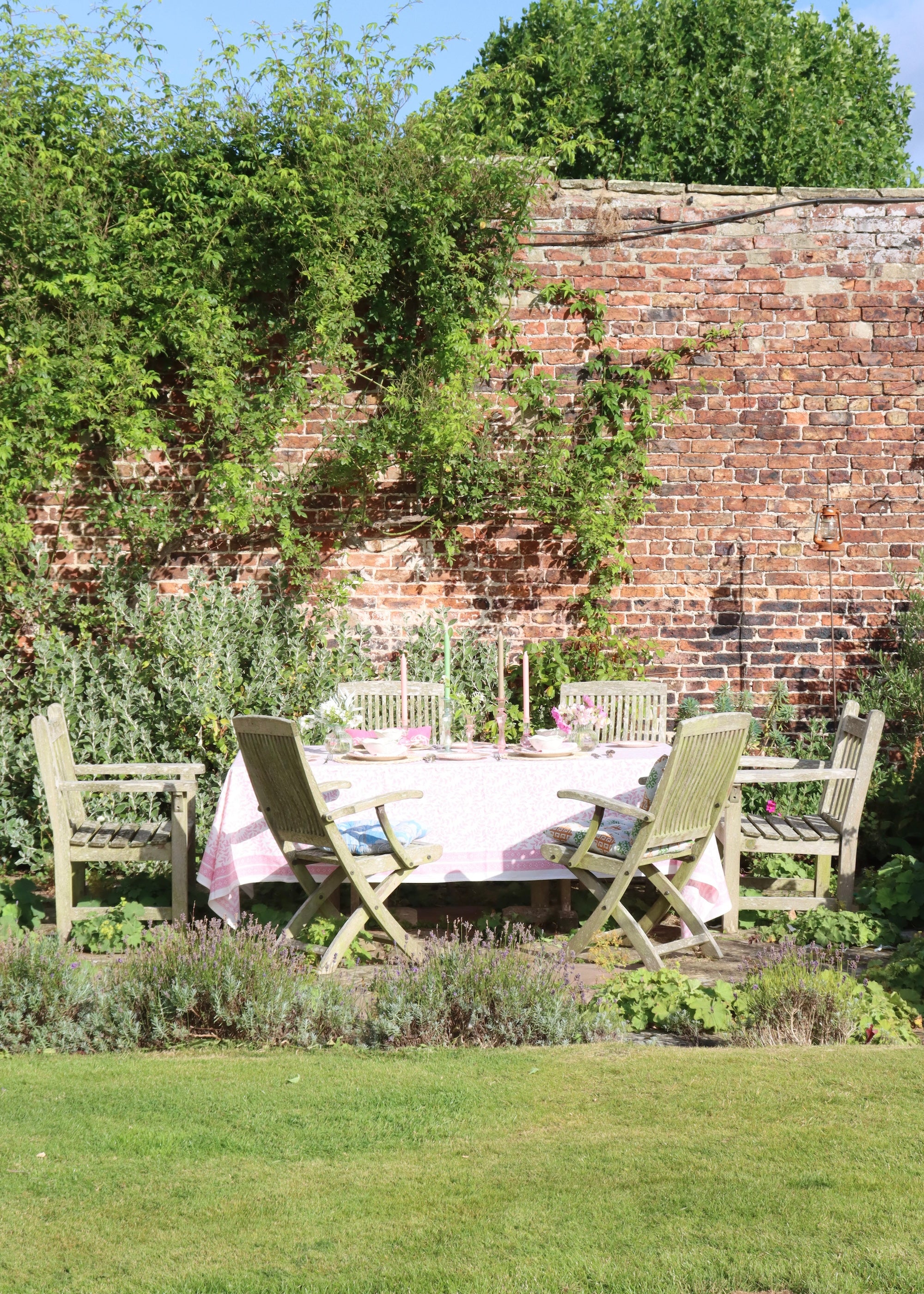 TABLECLOTH - Little Pink Leaf