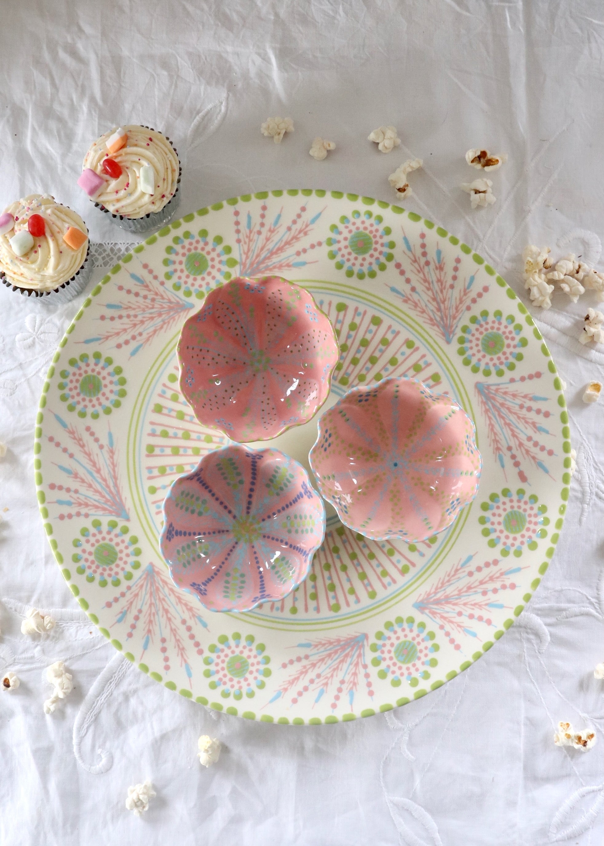 Round Platter & Ramekin Set - White & Pink