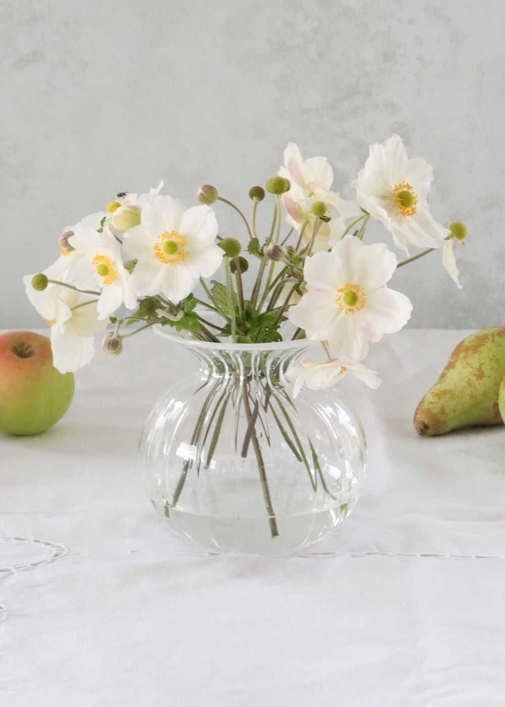 Luna Vase - Gentle White Rim