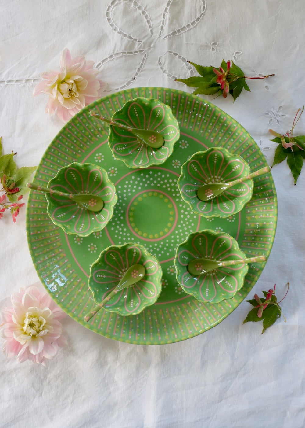 Round Serving Platter, Ramekin & Spoon Set: Christmas Cactus