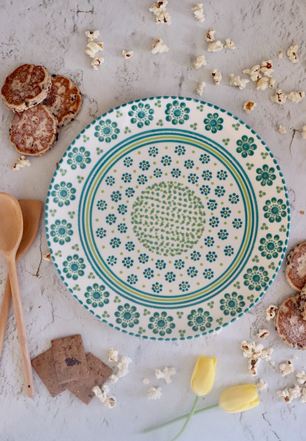 Round Platter - White with Teal Daisies