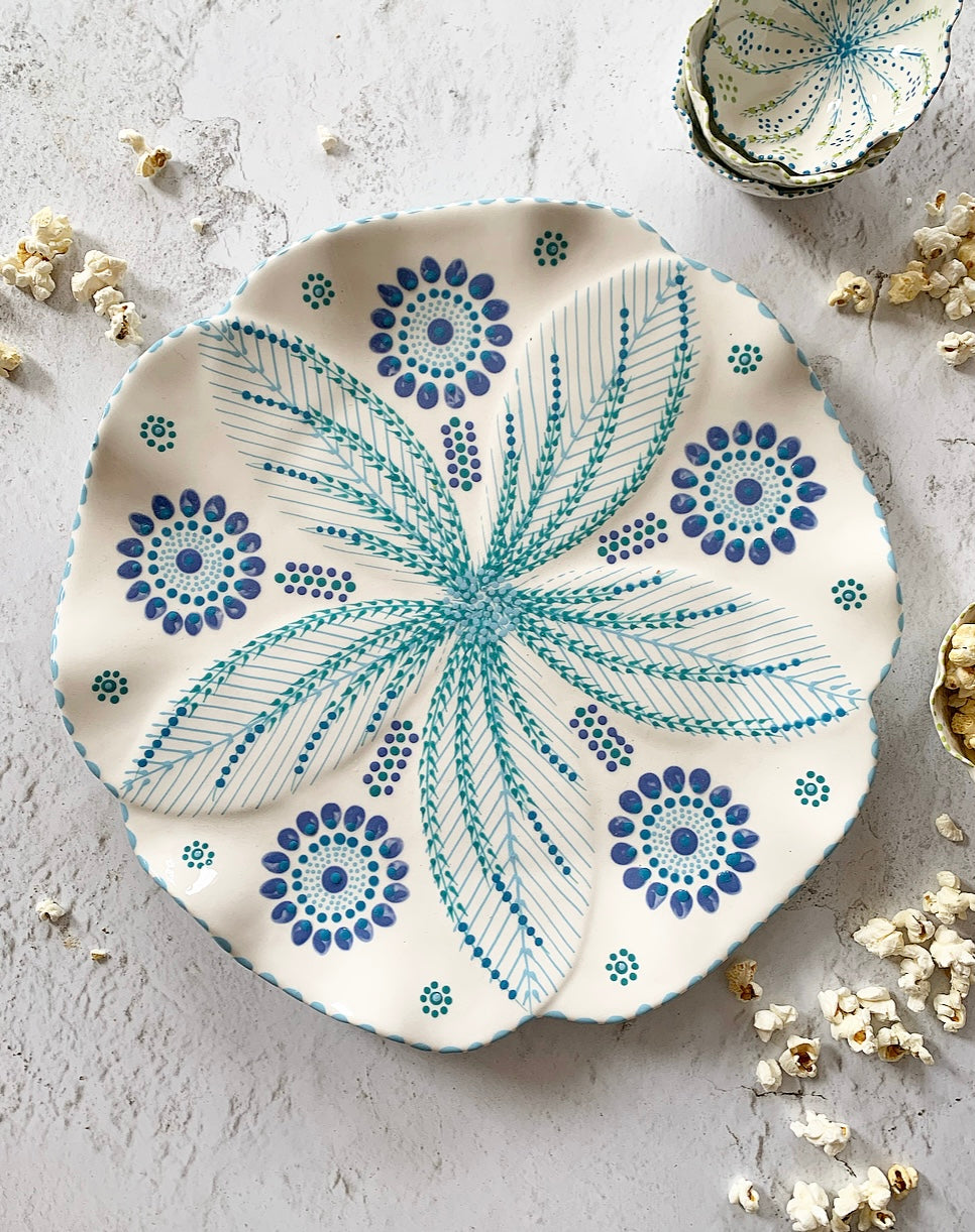 Large Platter & Scalloped Ramekin Set- White & Blue 2