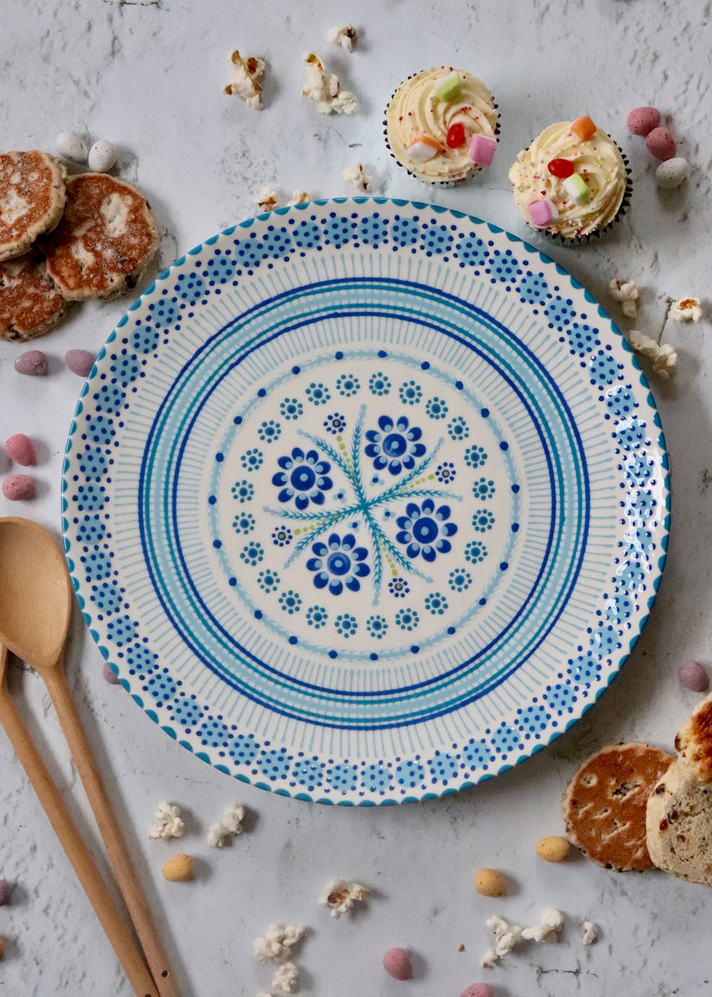 Round Platter  - White & Blue Diasy