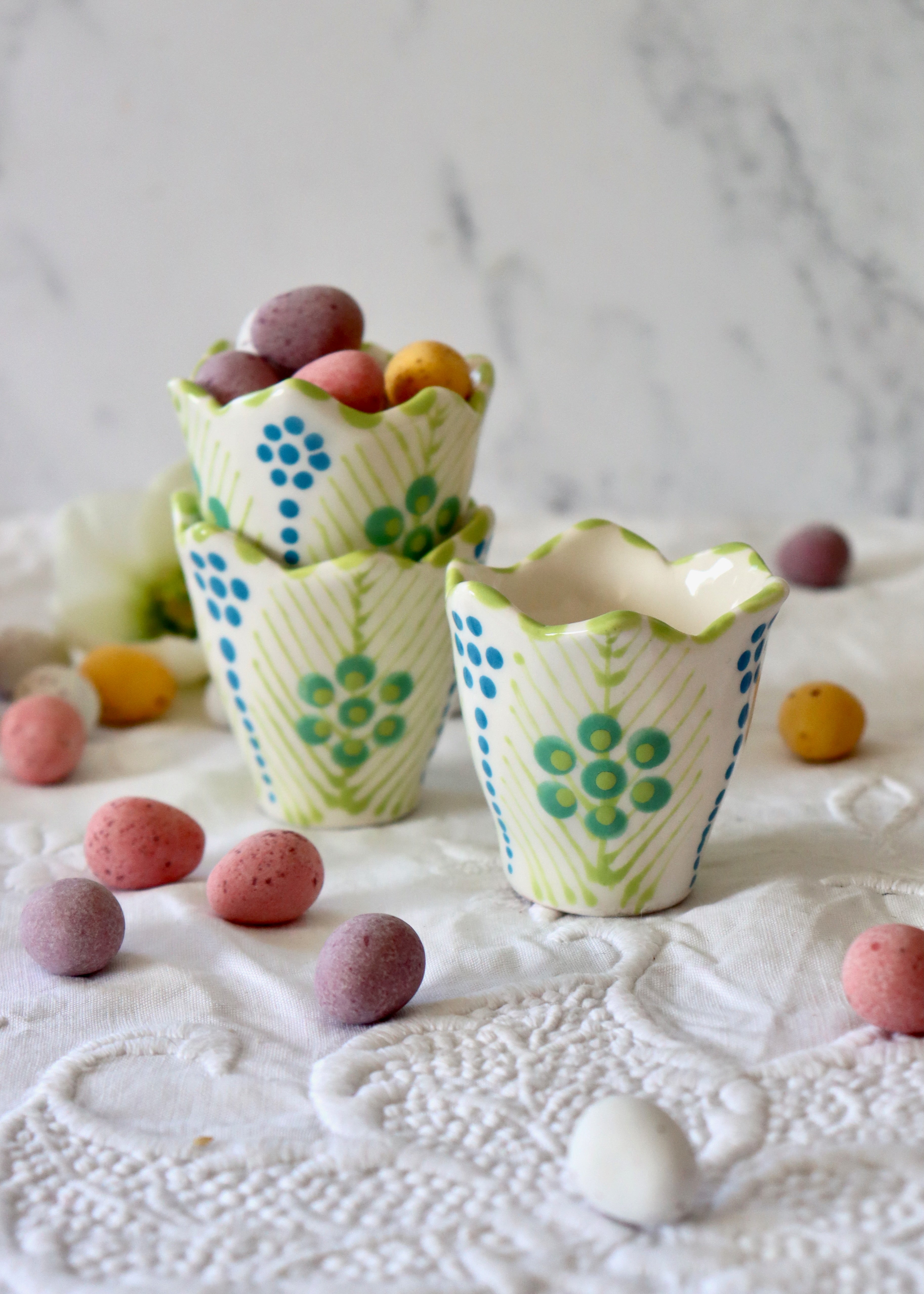 Everyday Egg Cup - White with Large Teal Daisy