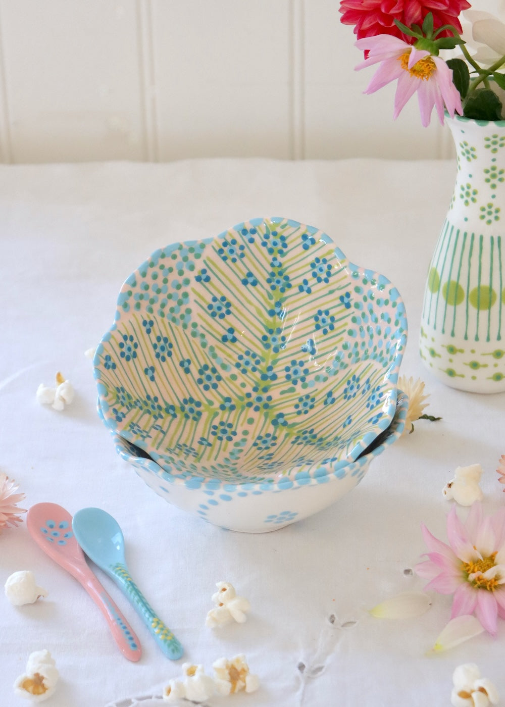 Pudding Bowl -  Pale Pink with Small Blue Daisy Flower
