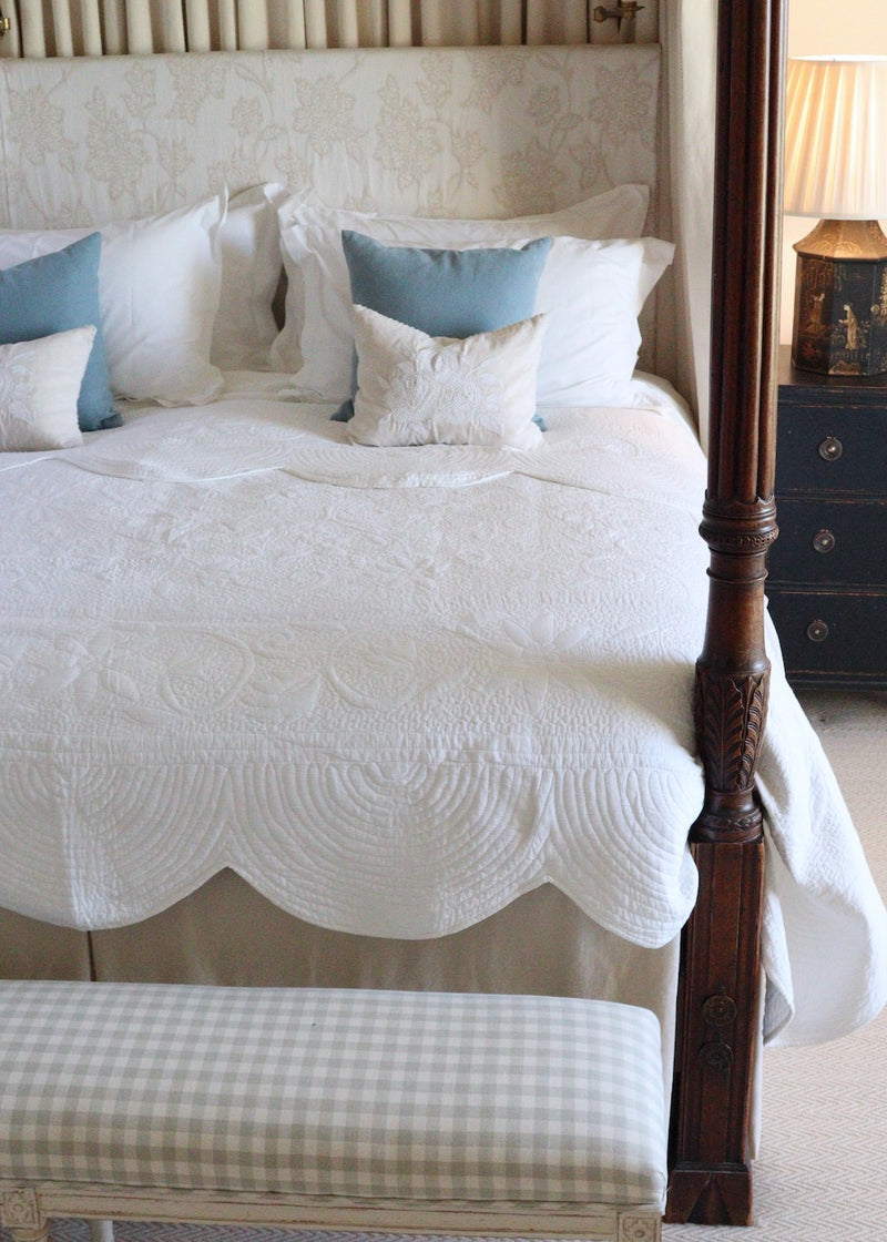 Scalloped Tip Top White Quilt